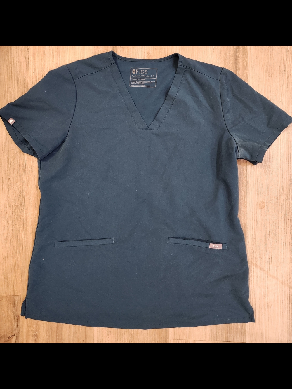Figs V-Neck Scrub Top in Teal Blue, Size M ( Deep Reef?)